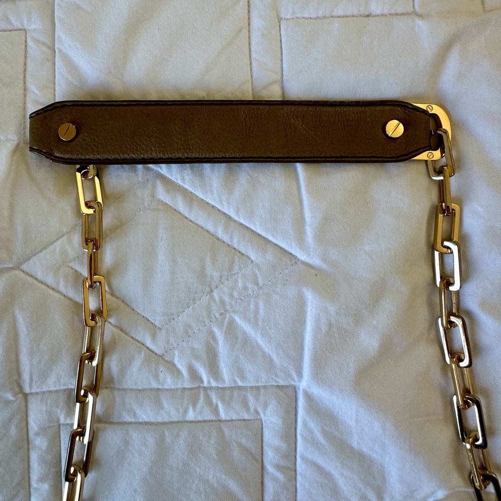 Tory Burch Beige Crossbody Bag with Gold Accents - Picture 10 of 10
